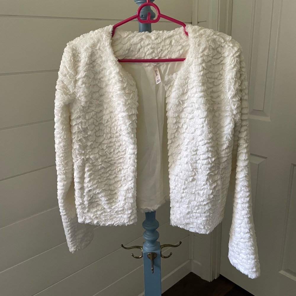 Faux Fur crop white jacket - M